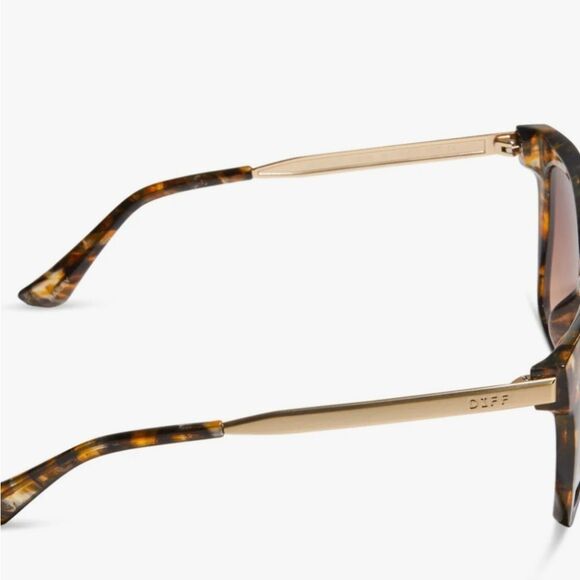 Diff Eyewear Hailey Sunglasses- Dunmor Tortoise Brown Gradient - Picture 3 of 9